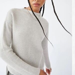 Babaton‎ Aritzia Gray Scoop Hem Knit Sweater Large